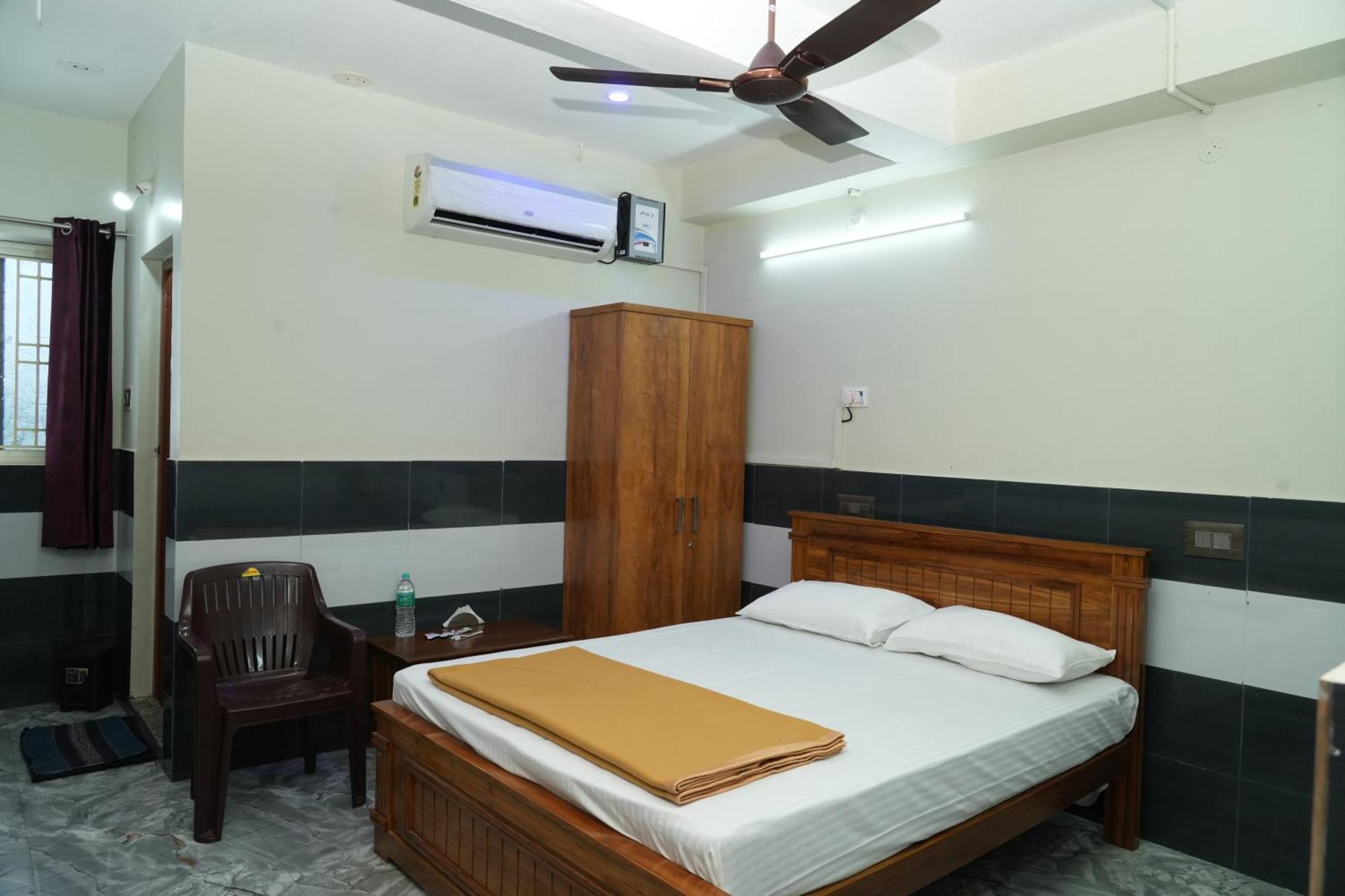 Rajali Residency Hotell Kulithalai Exteriör bild