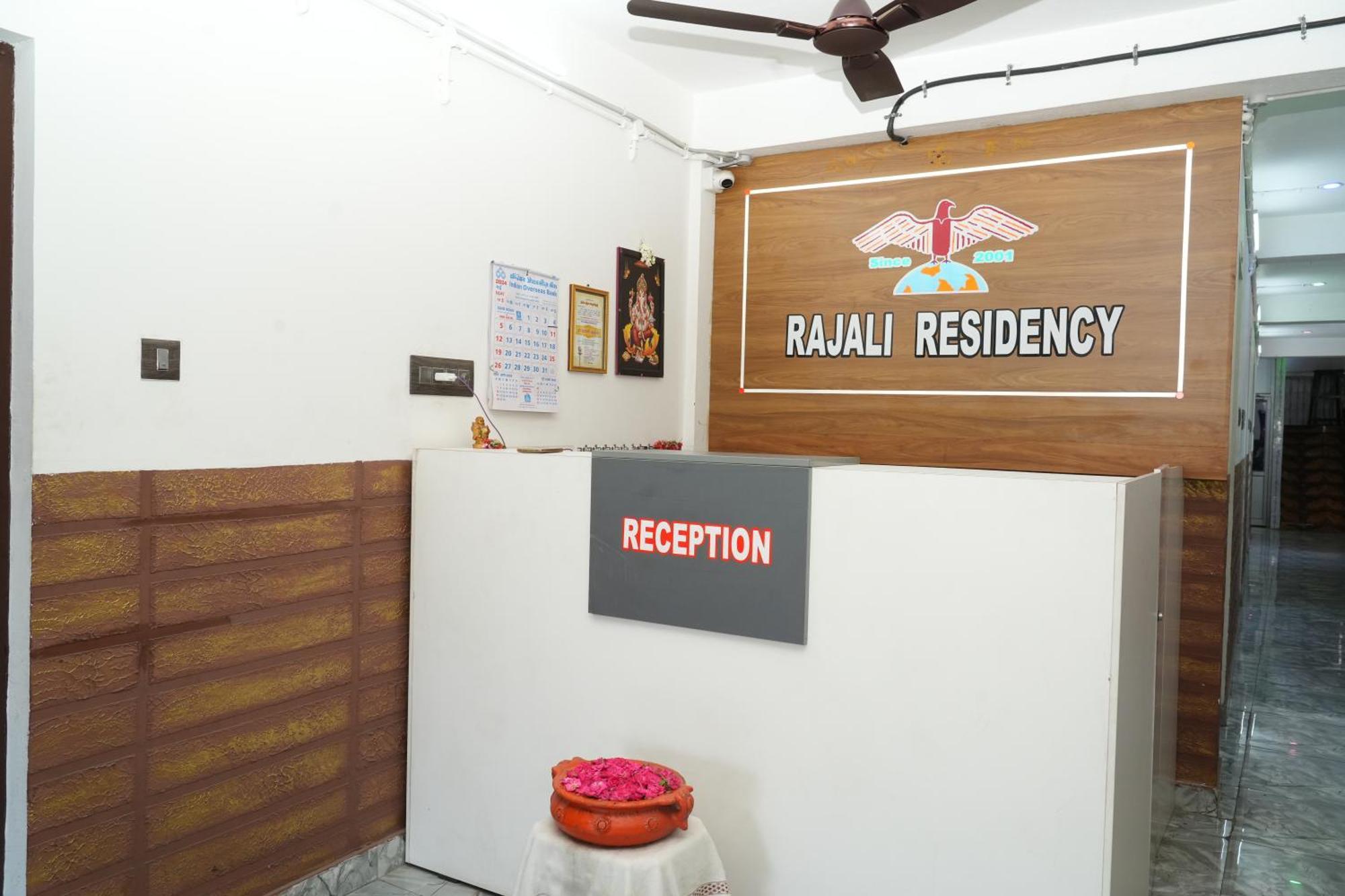 Rajali Residency Hotell Kulithalai Exteriör bild