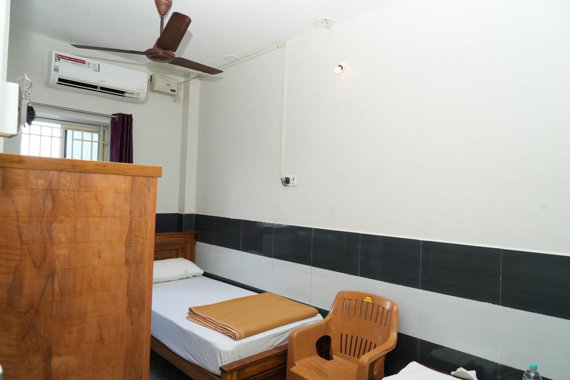 Rajali Residency Hotell Kulithalai Exteriör bild