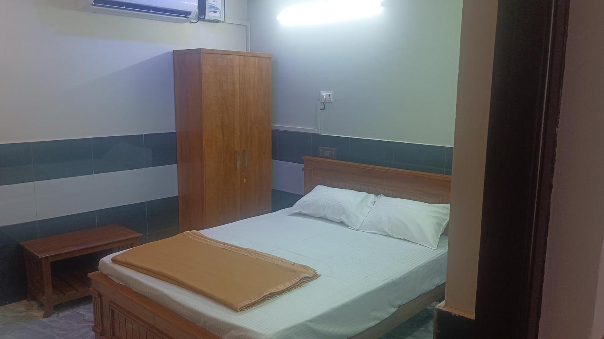 Rajali Residency Hotell Kulithalai Exteriör bild